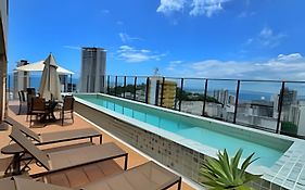 Studio Premium na Barra -Piscina, Rooftop e Praia a 400m